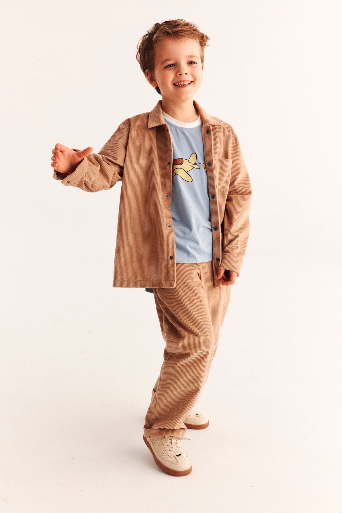 T-shirt dziecięcy oversize Samolot Niebieski – DEAR SOPHIE – ujęcie 3