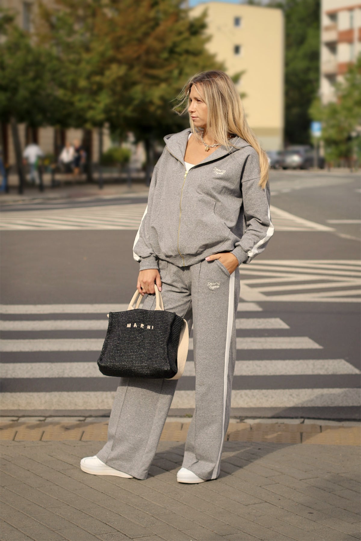 Damska bluza z kapturem Hush Grey – ujęcie 7