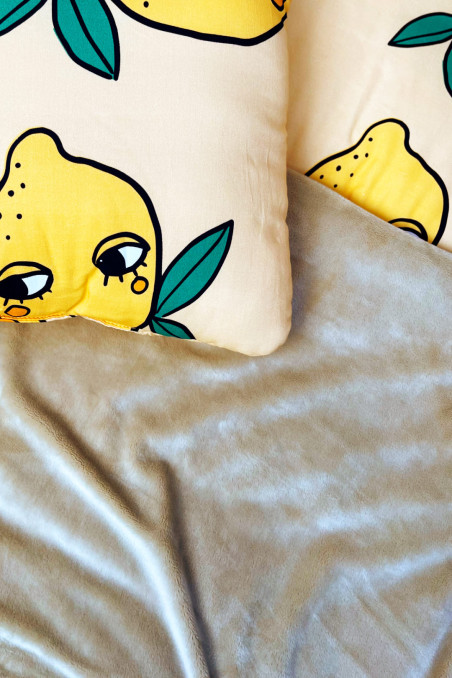 LEMON YELLOW SLEEPOVER