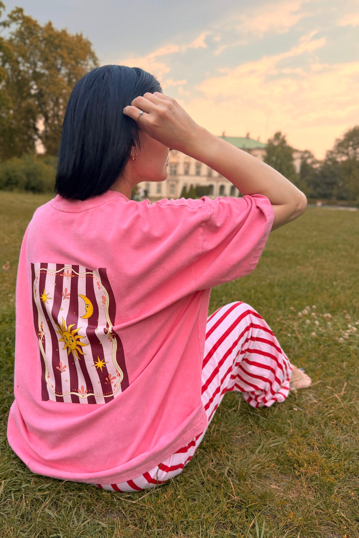 Damski t-shirt Washed Pink z nadrukiem na plecach – ujęcie 2