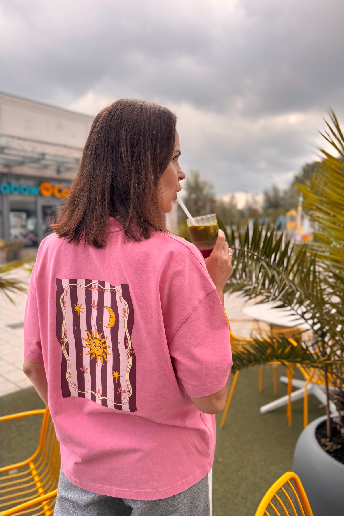 Damski t-shirt Washed Pink z nadrukiem na plecach – ujęcie 7