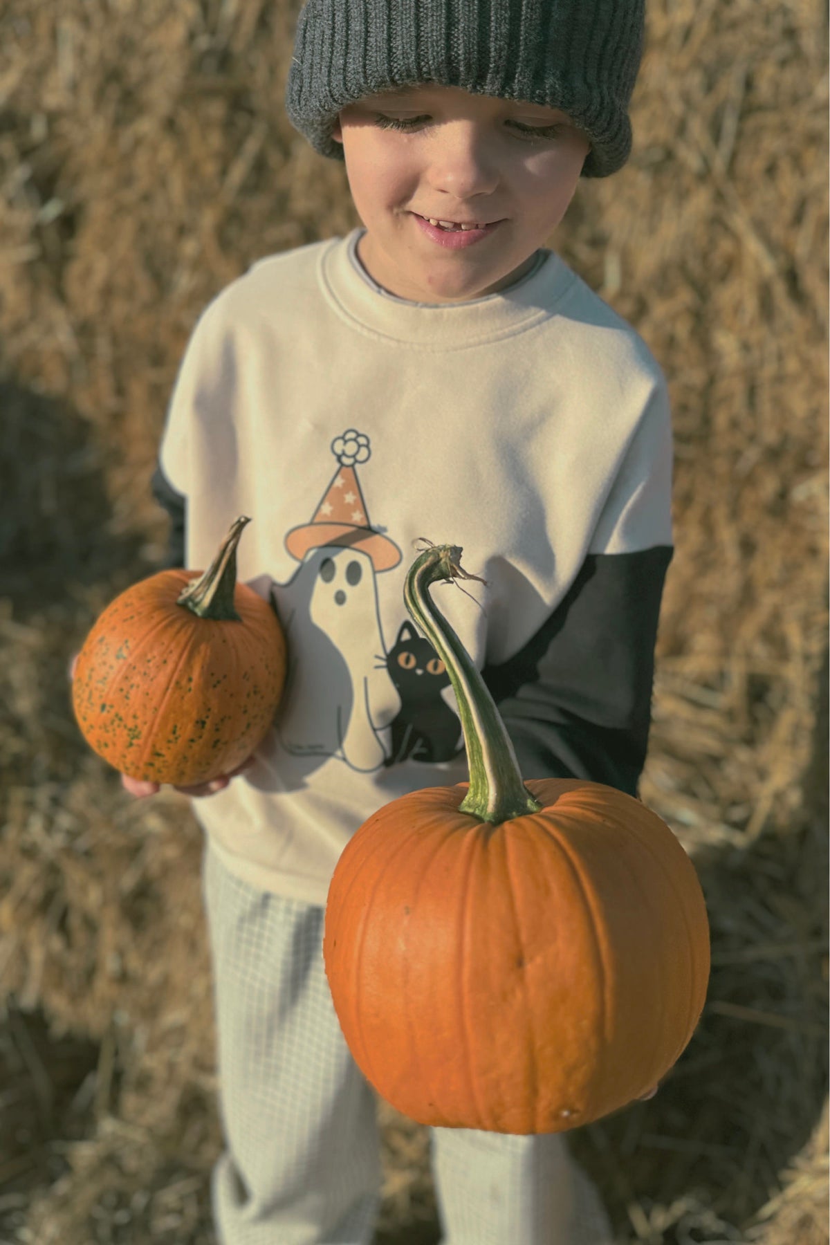 Bluza raglanowa dziecięca Halloween Trio Off-White – DEAR SOPHIE – ujęcie 3