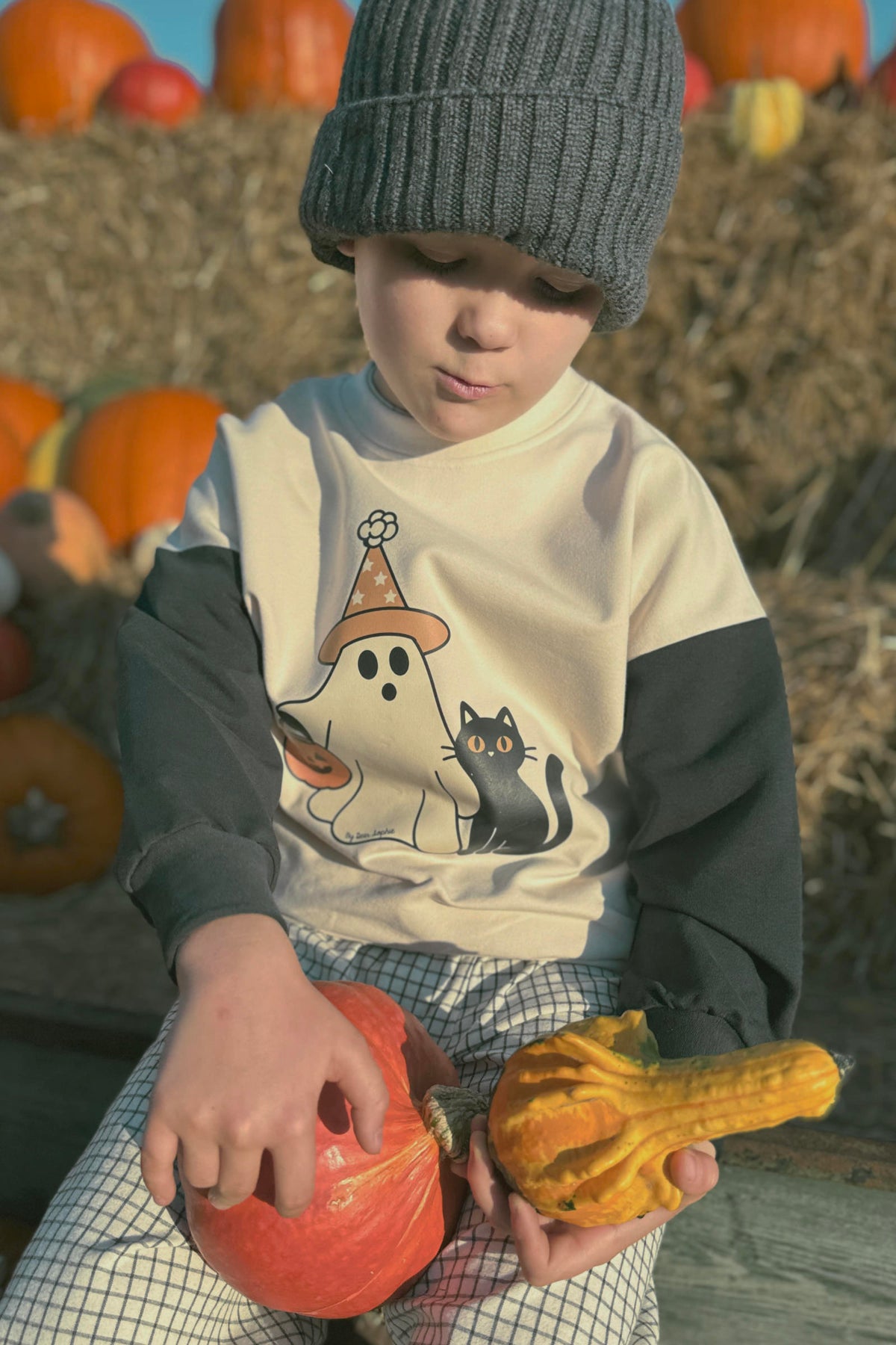 Bluza raglanowa dziecięca Halloween Trio Off-White – DEAR SOPHIE – ujęcie 2