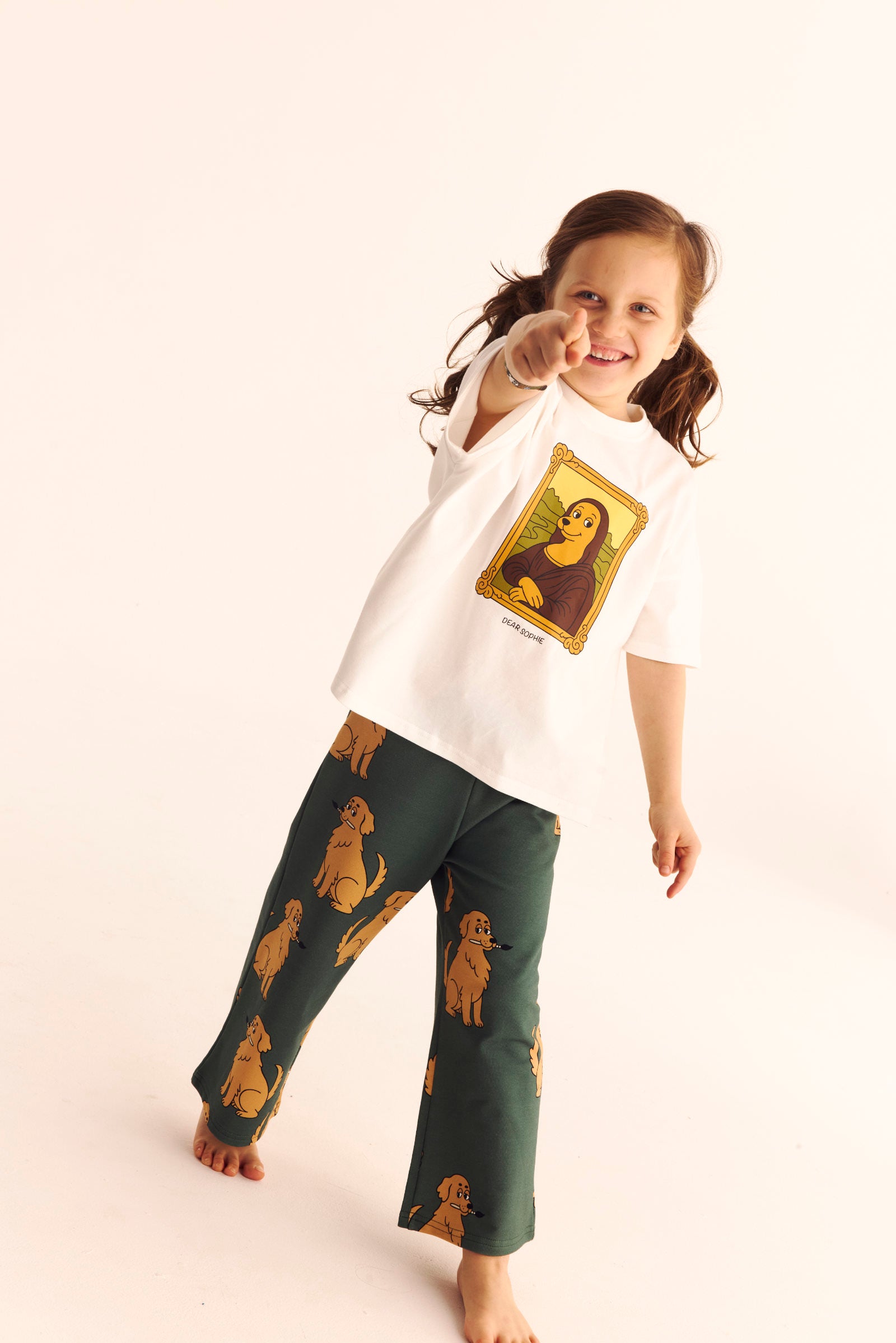 T-shirt dziecięcy oversize Mona Lupo – ujęcie 3