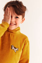 Longsleeve dziecięcy Samolot Żółty Welur – DEAR SOPHIE – ujęcie 2
