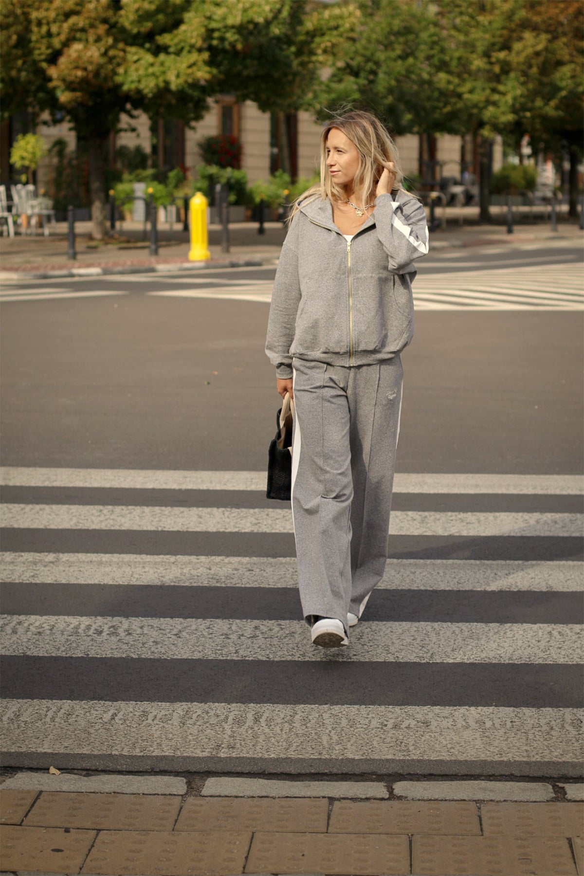 Damskie spodnie dresowe Heritage Grey – ujęcie 5